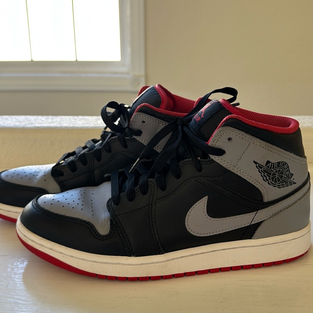 Nike Air Jordan Mid 1 Black/Fire Red/White/Cement Grey Sz 9